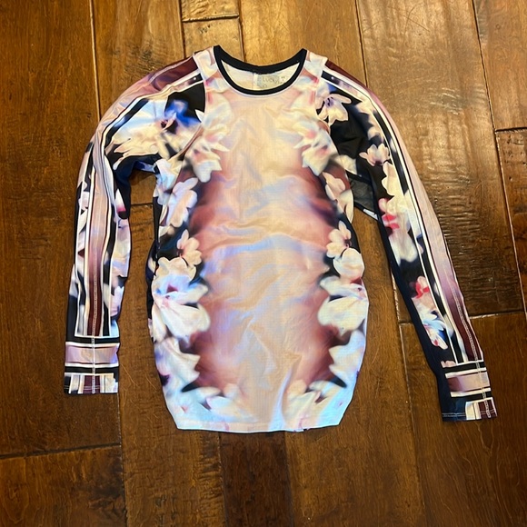 Lucky in love size small tennis shirt - Picture 1 of 2